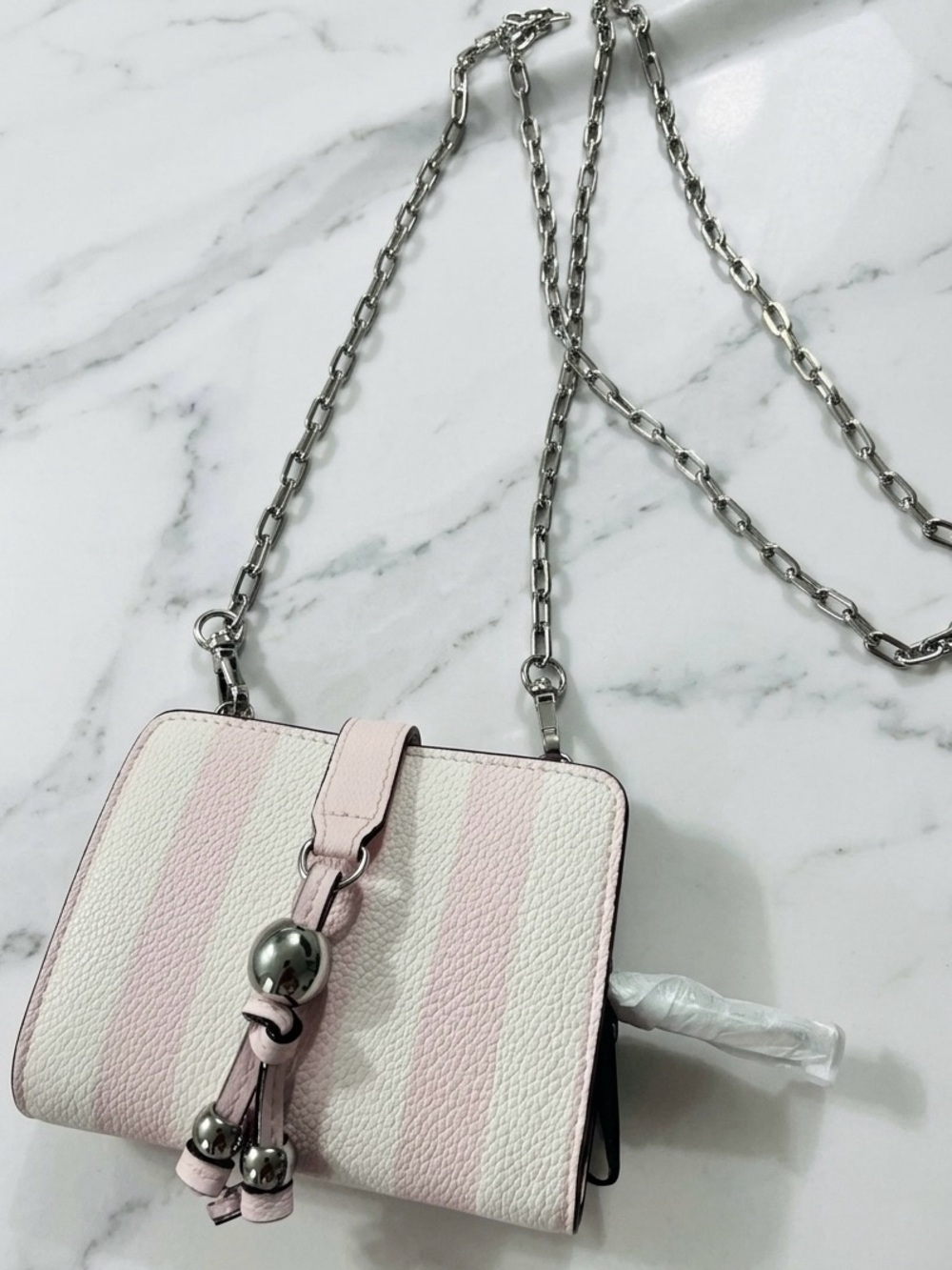 VICTORIA'S SECRET
Convertible Chain Wallet